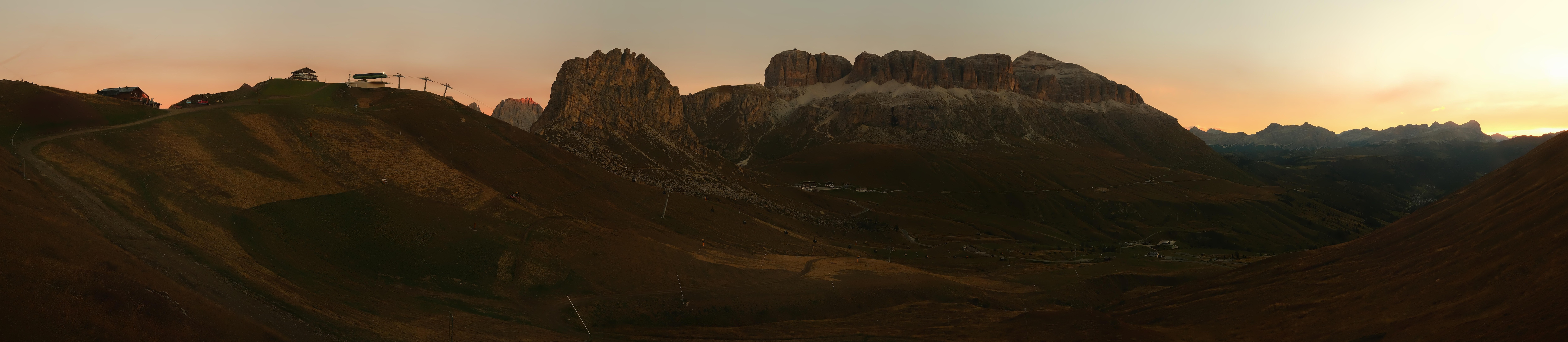Archiv Foto Webcam Fassatal Panorama - Pordoi Pass