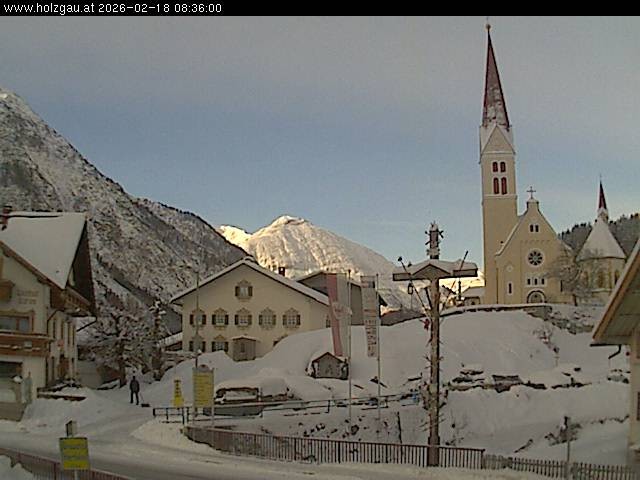 Archived image Webcam Holzgau center: Church