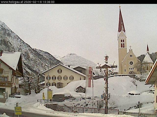 Archived image Webcam Holzgau center: Church