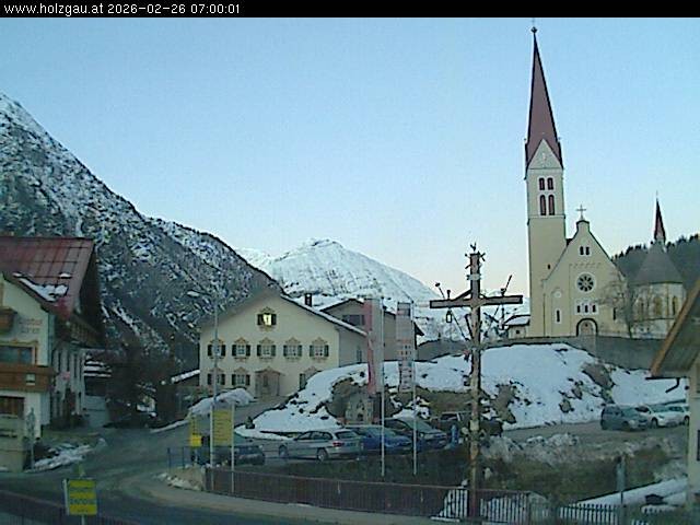 Archived image Webcam Holzgau center: Church