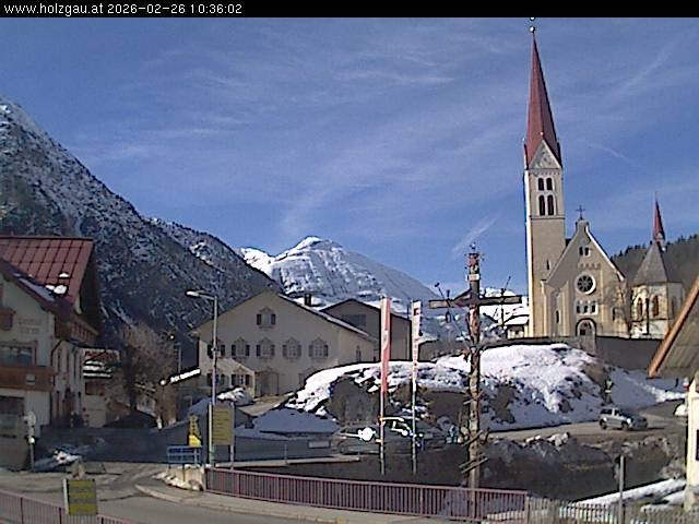 Archived image Webcam Holzgau center: Church