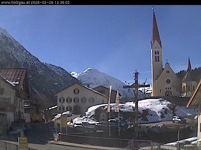 Archived image Webcam Holzgau center: Church