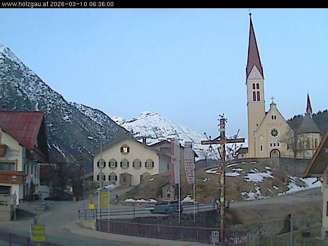 Archived image Webcam Holzgau center: Church