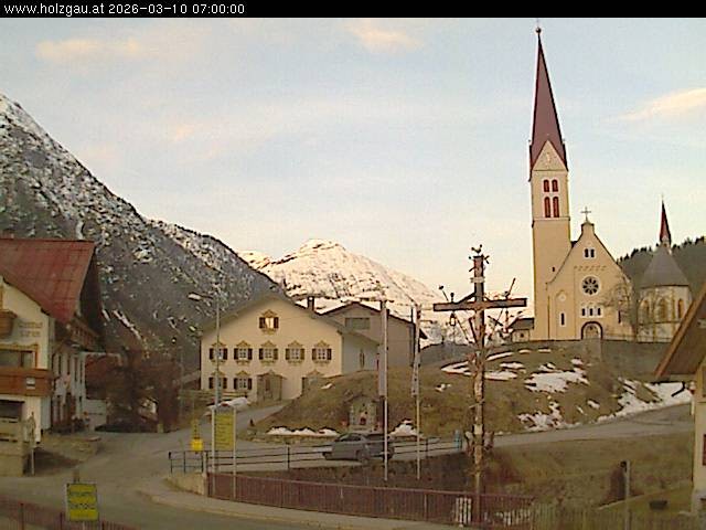Archived image Webcam Holzgau center: Church