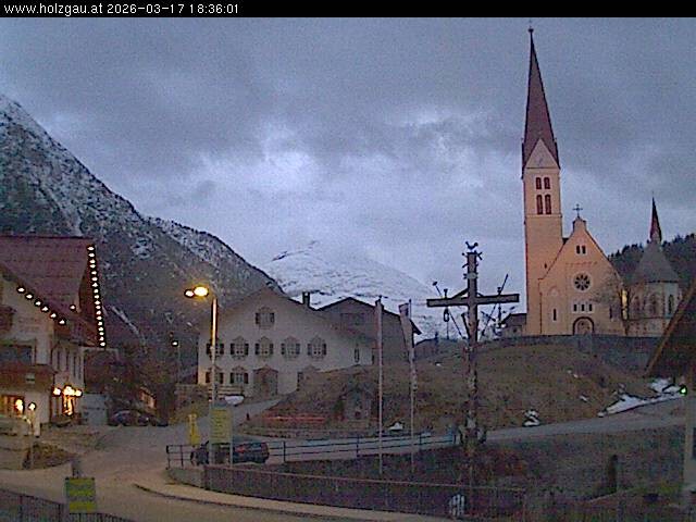 Archived image Webcam Holzgau center: Church
