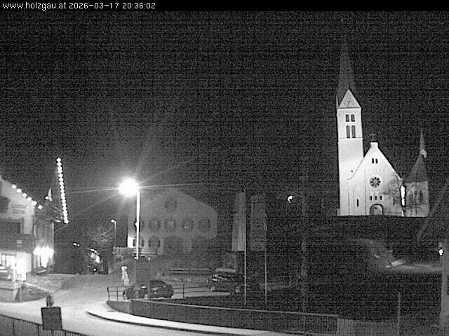 Archived image Webcam Holzgau center: Church