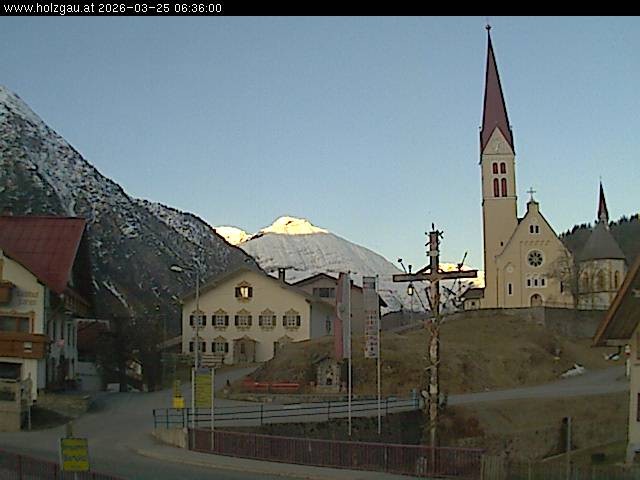 Archived image Webcam Holzgau center: Church
