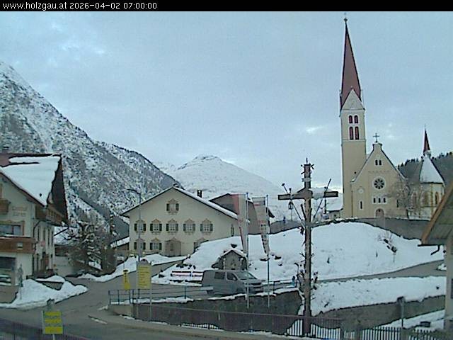 Archived image Webcam Holzgau center: Church