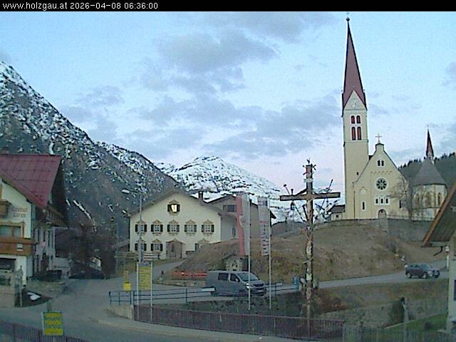 Archived image Webcam Holzgau center: Church