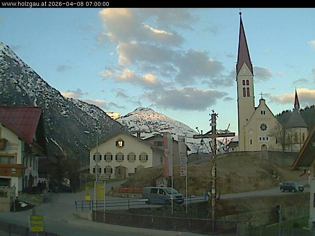 Archived image Webcam Holzgau center: Church