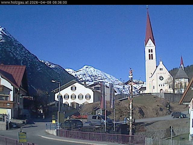 Archived image Webcam Holzgau center: Church