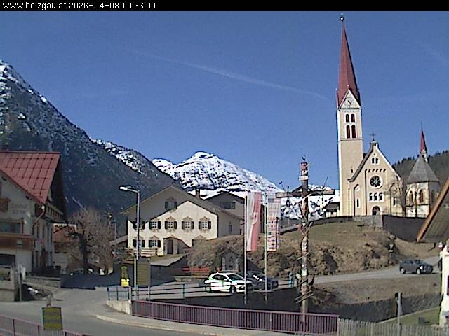 Archived image Webcam Holzgau center: Church