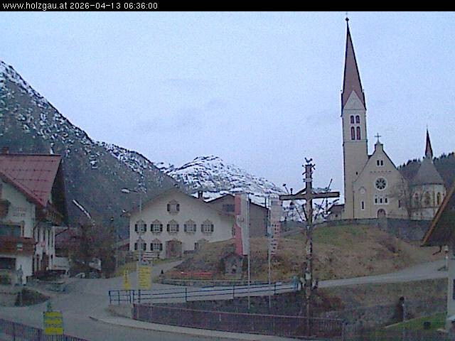 Archived image Webcam Holzgau center: Church