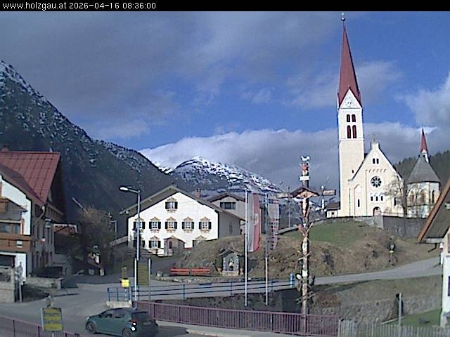 Archived image Webcam Holzgau center: Church