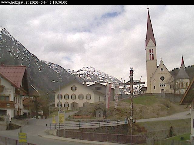 Archived image Webcam Holzgau center: Church