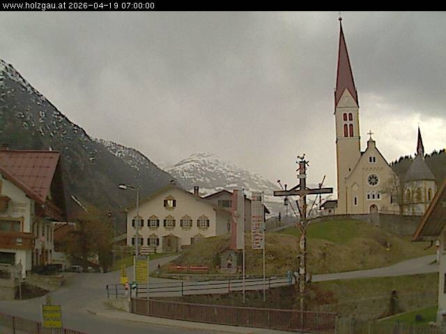 Archiv Foto Webcam Holzgau: Kirche