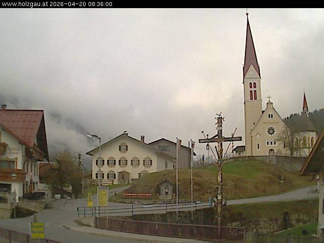 Archived image Webcam Holzgau center: Church