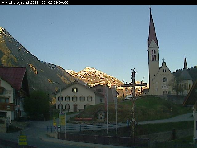 Archived image Webcam Holzgau center: Church