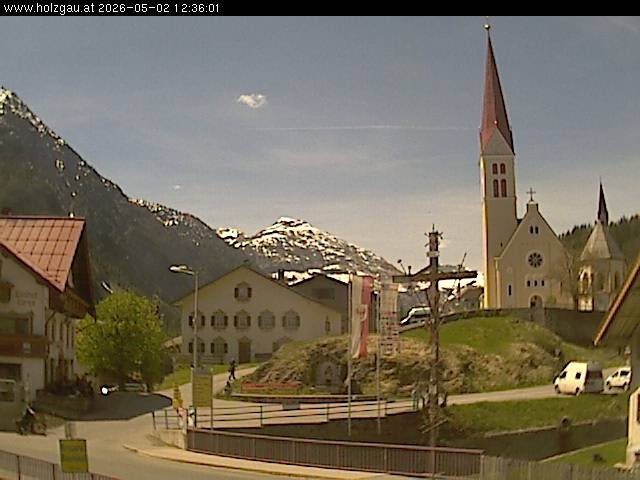 Archived image Webcam Holzgau center: Church