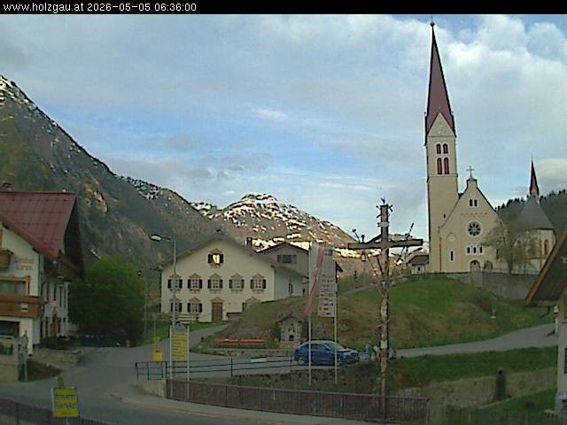 Archived image Webcam Holzgau center: Church