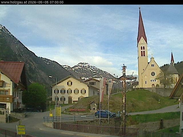 Archived image Webcam Holzgau center: Church
