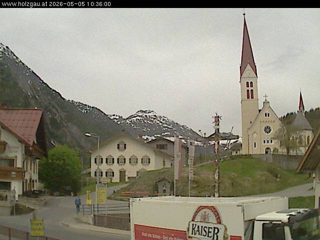 Archived image Webcam Holzgau center: Church