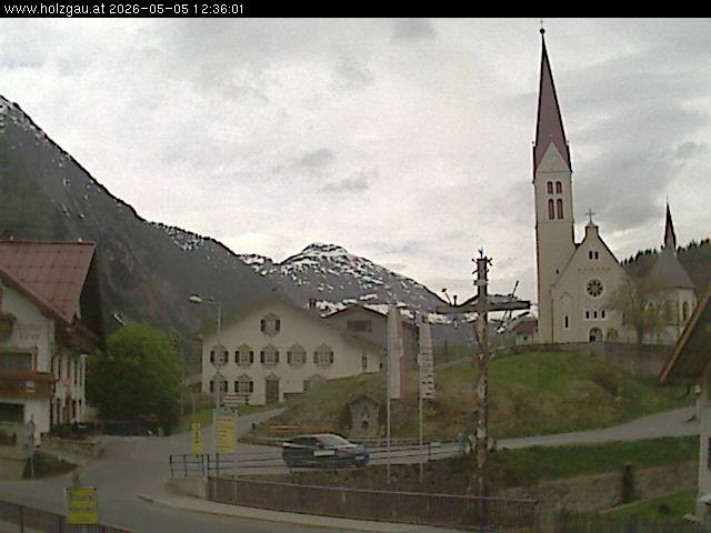Archived image Webcam Holzgau center: Church
