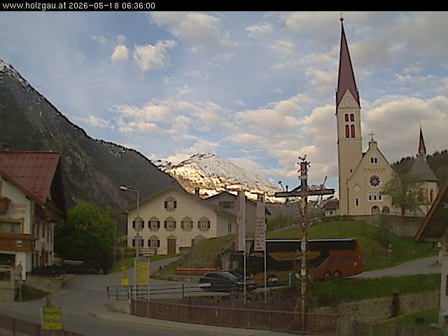 Archived image Webcam Holzgau center: Church