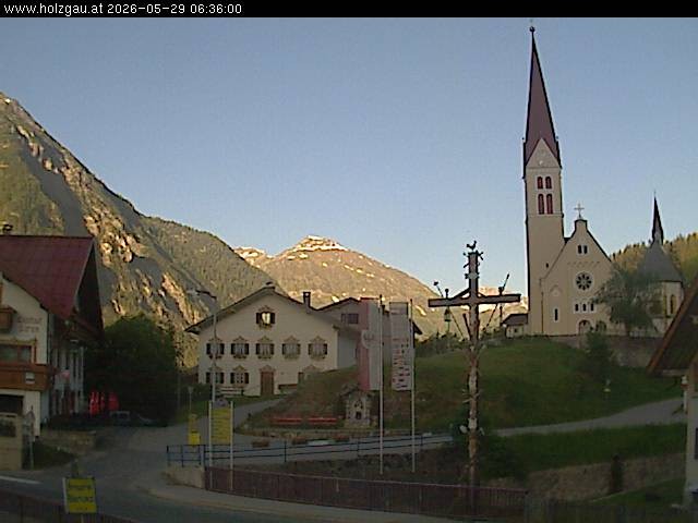 Archived image Webcam Holzgau center: Church