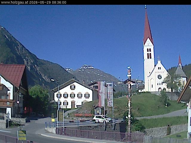 Archived image Webcam Holzgau center: Church