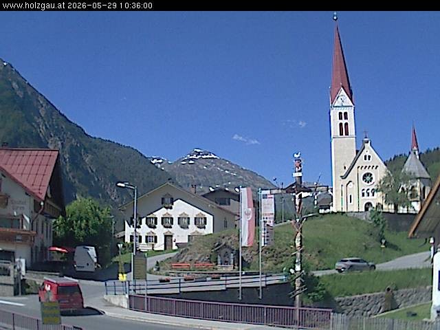 Archived image Webcam Holzgau center: Church