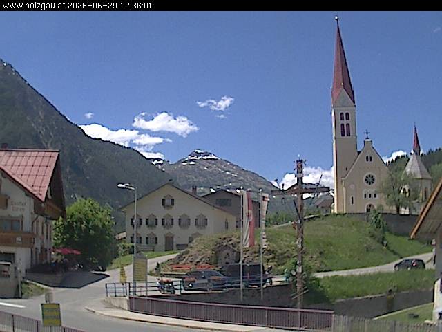 Archived image Webcam Holzgau center: Church
