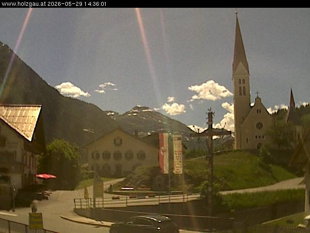 Archived image Webcam Holzgau center: Church