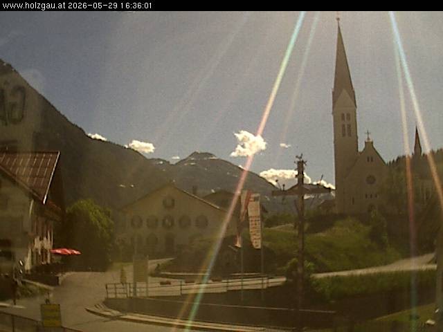 Archived image Webcam Holzgau center: Church