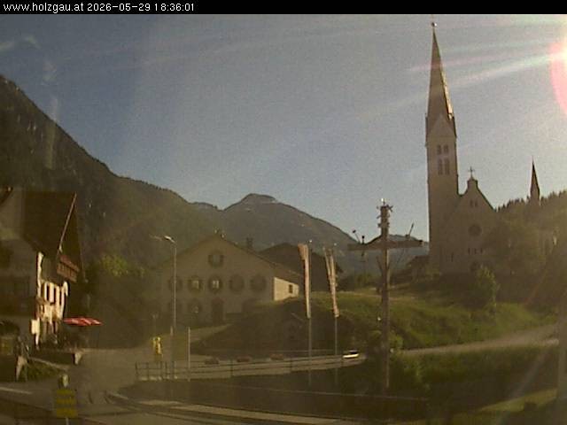 Archived image Webcam Holzgau center: Church