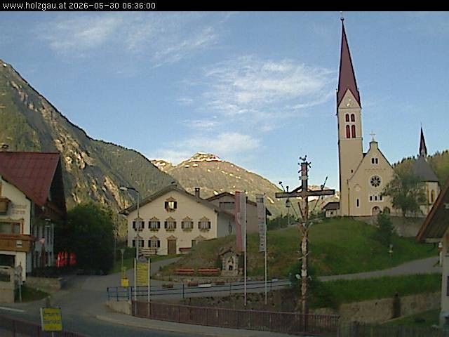 Archived image Webcam Holzgau center: Church