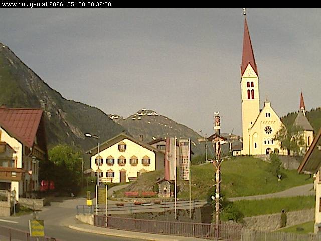 Archived image Webcam Holzgau center: Church