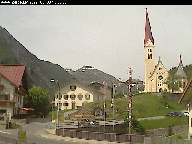 Archived image Webcam Holzgau center: Church