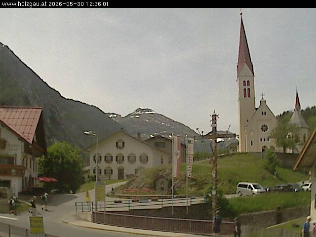 Archived image Webcam Holzgau center: Church