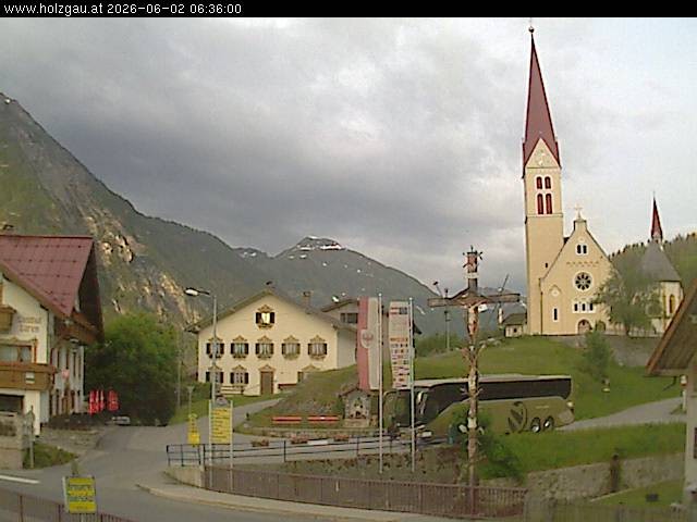 Archived image Webcam Holzgau center: Church