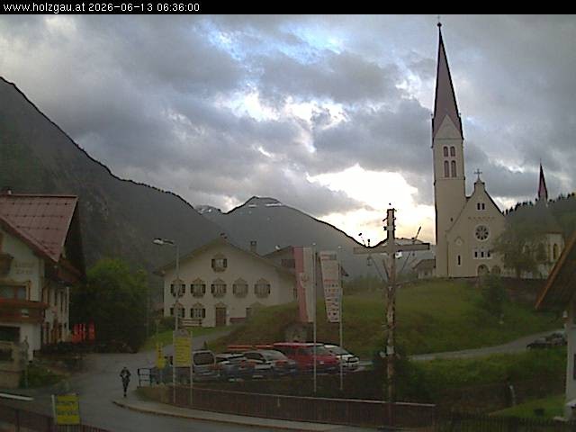 Archived image Webcam Holzgau center: Church