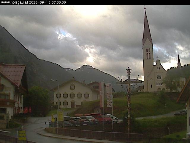 Archived image Webcam Holzgau center: Church