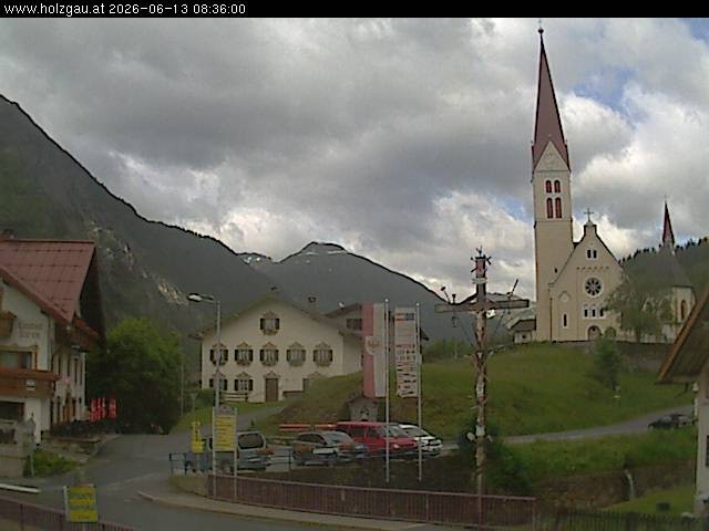 Archived image Webcam Holzgau center: Church