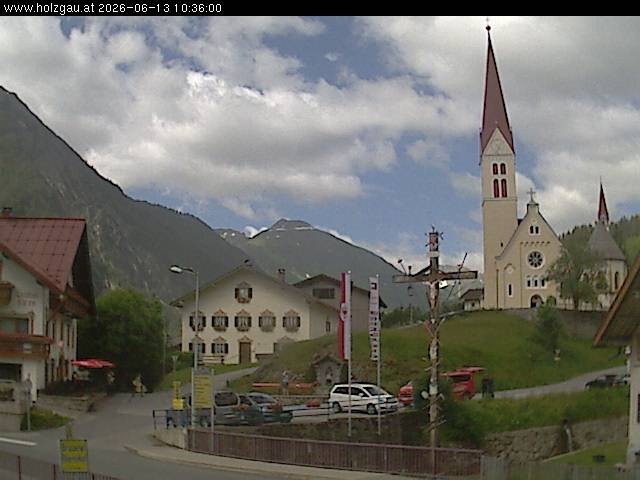 Archived image Webcam Holzgau center: Church
