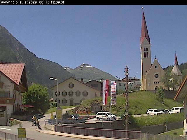Archived image Webcam Holzgau center: Church
