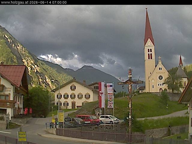 Archived image Webcam Holzgau center: Church