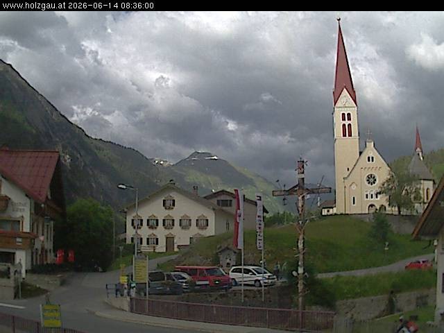 Archived image Webcam Holzgau center: Church