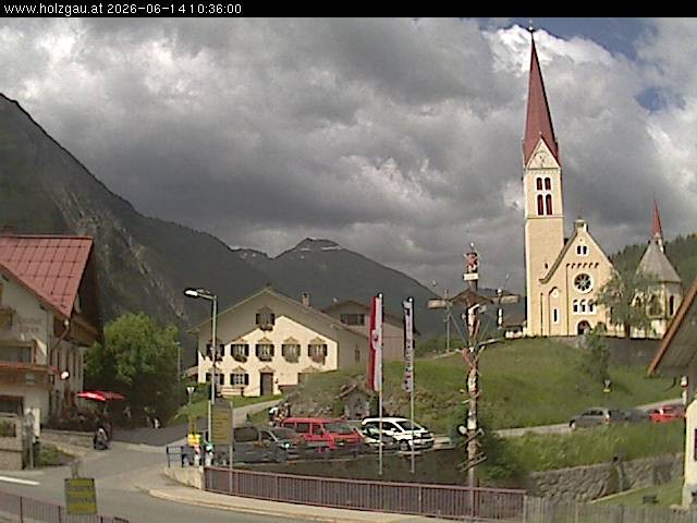 Archived image Webcam Holzgau center: Church
