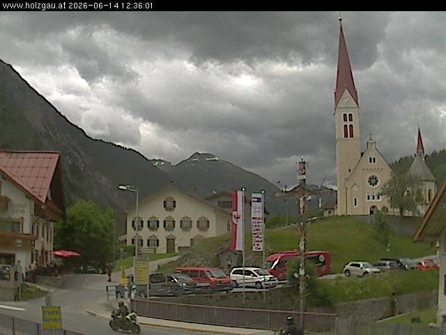 Archived image Webcam Holzgau center: Church
