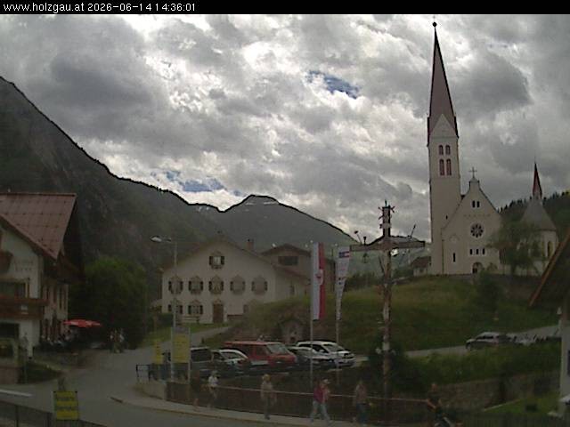 Archived image Webcam Holzgau center: Church